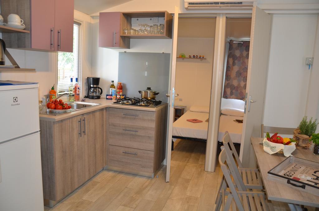 Happy Camp Mobile Homes In Domaine La Yole Camping Lodge Valras-Plage Quarto foto