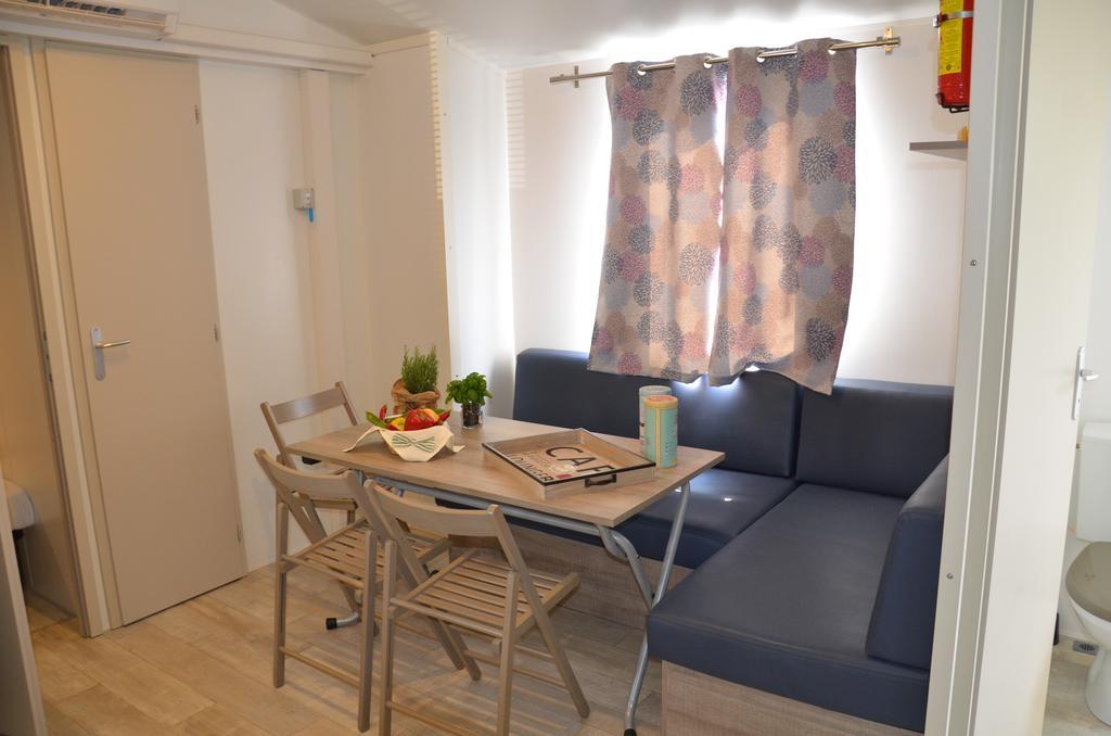 Happy Camp Mobile Homes In Domaine La Yole Camping Lodge Valras-Plage Quarto foto